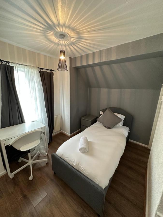 Lovely Spacious 3 Bedrooms House เบอร์มิงแฮม ภายนอก รูปภาพ